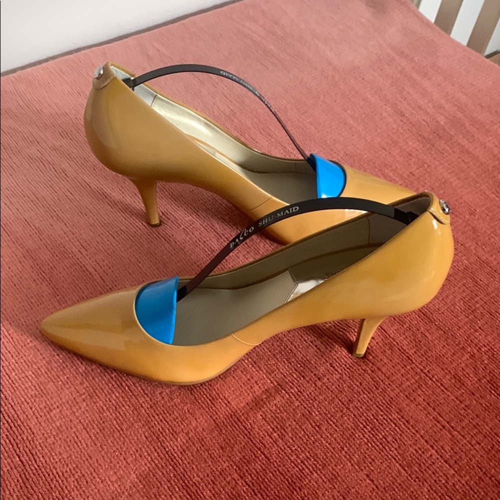 Michael Kors Women's tan Pumps NWOT